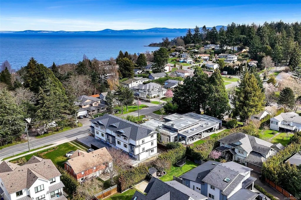 1559 Ash Rd 1, Saanich