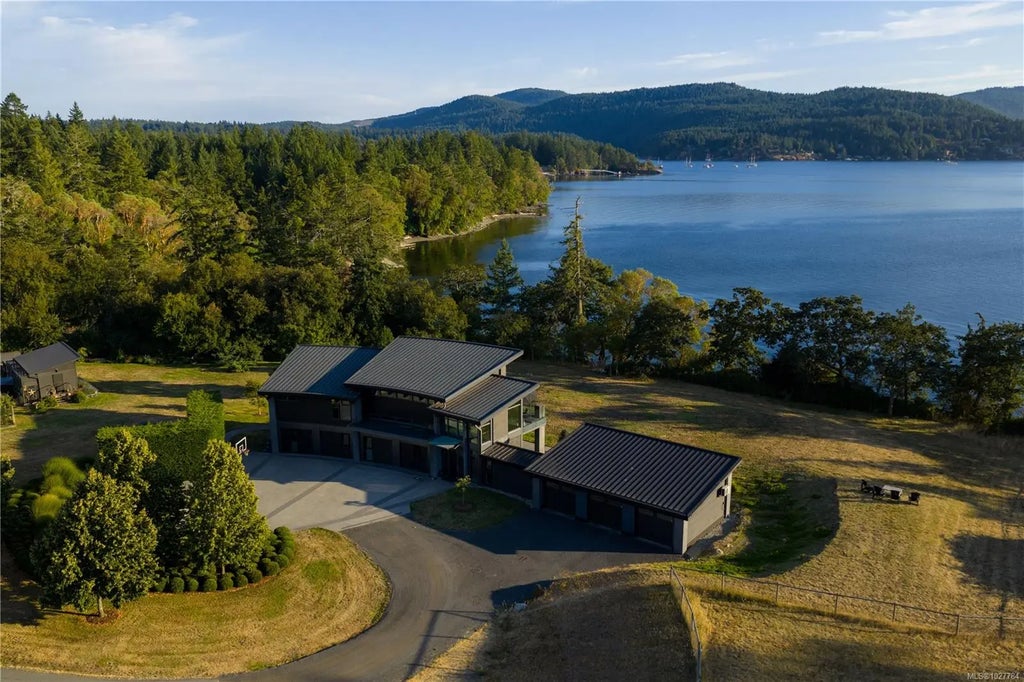 7756 West Saanich Rd, Central Saanich