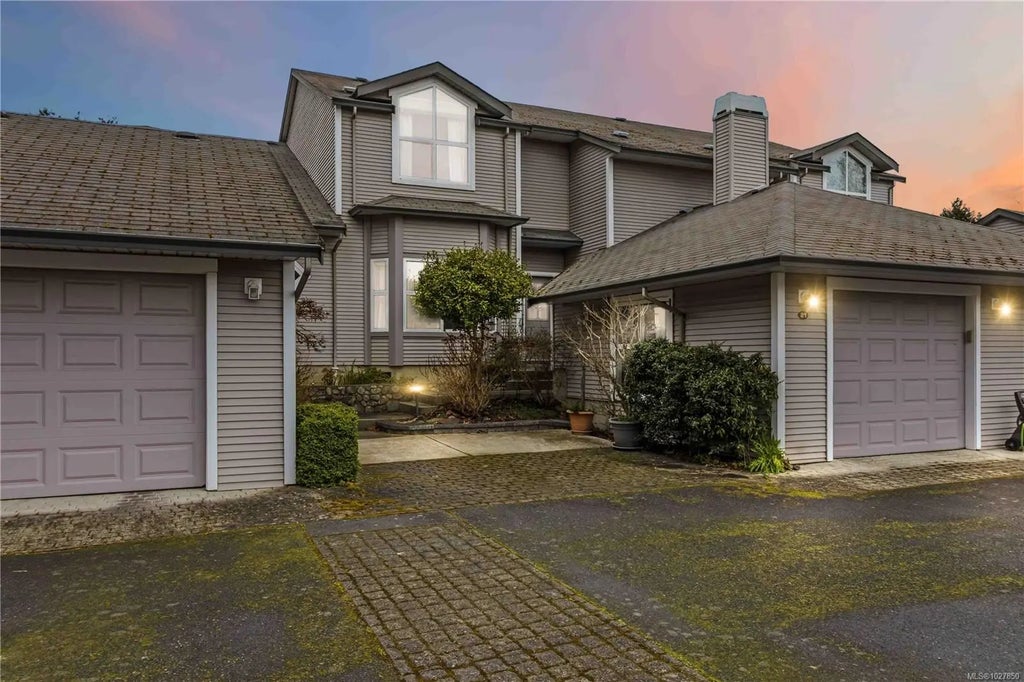 3633 Cedar Hill Rd 21, Saanich