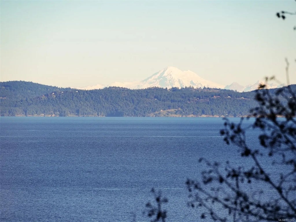 4553 Cordova Bay Rd, Saanich