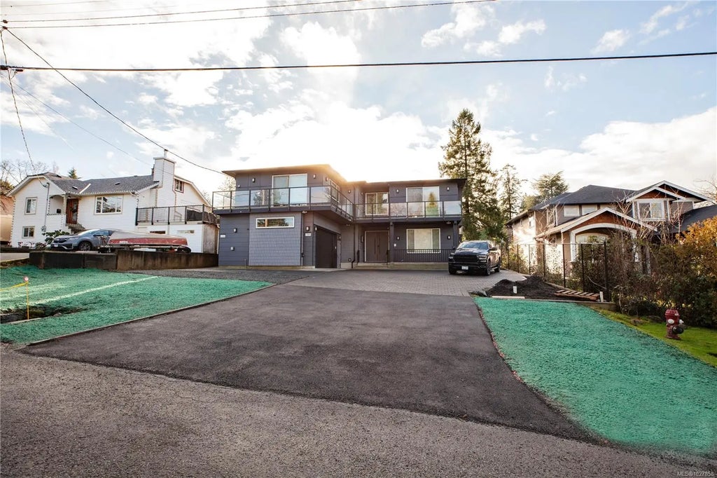 741 Snowdrop Ave, Saanich