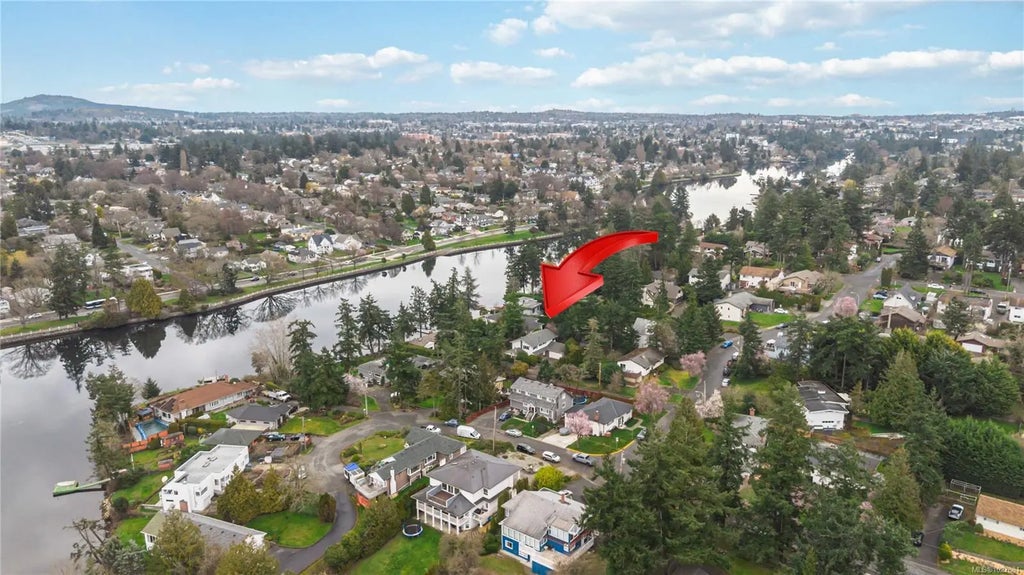 1388 Treebank Rd W, Esquimalt