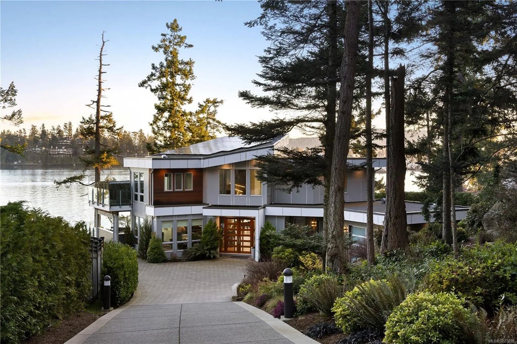 2355 Tryon Rd, North Saanich