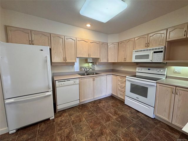 3 of 17 - 2055 Galerno Rd 26, Campbell River, BC