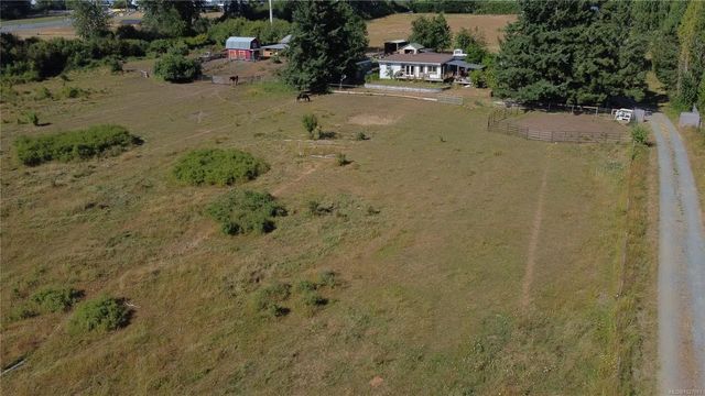 2 of 28 - 4766 Headquarters Rd, Courtenay, BC