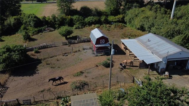 3 of 28 - 4766 Headquarters Rd, Courtenay, BC