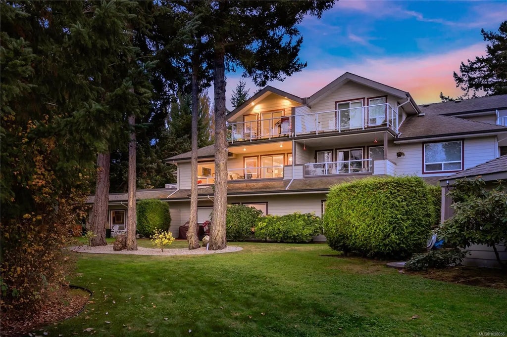 1930 Capelin Pl 17, Comox