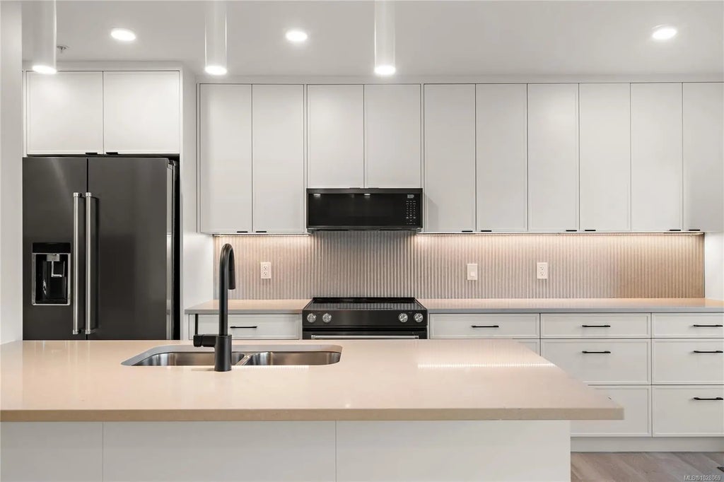 1102 Esquimalt Rd Th4, Esquimalt