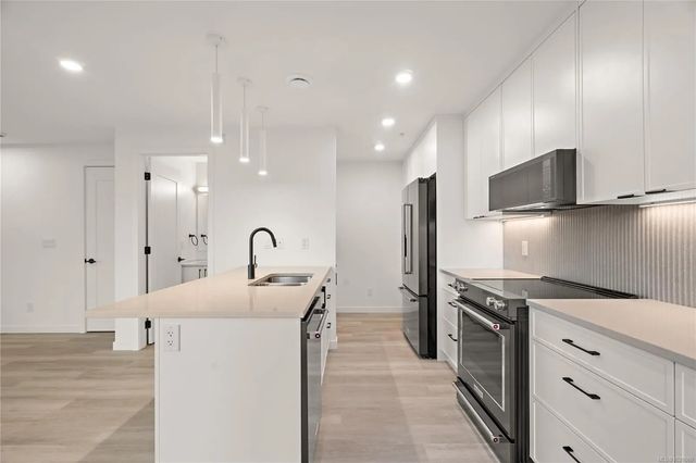 4 of 30 - 1102 Esquimalt Rd Th4, Esquimalt, BC