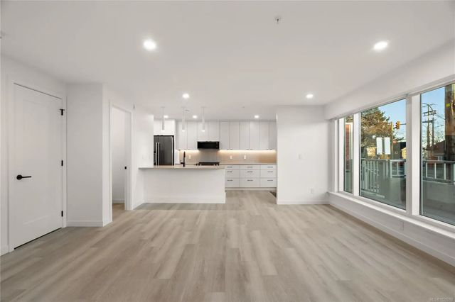 5 of 30 - 1102 Esquimalt Rd Th4, Esquimalt, BC