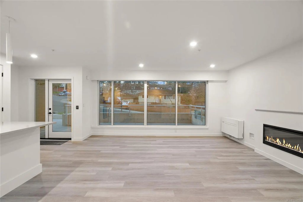 1102 Esquimalt Rd Th1, Esquimalt