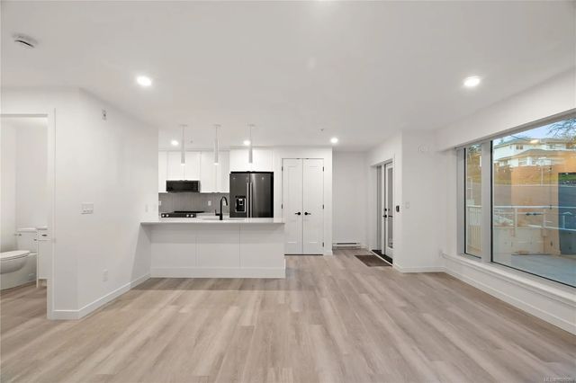 3 of 30 - 1102 Esquimalt Rd Th1, Esquimalt, BC