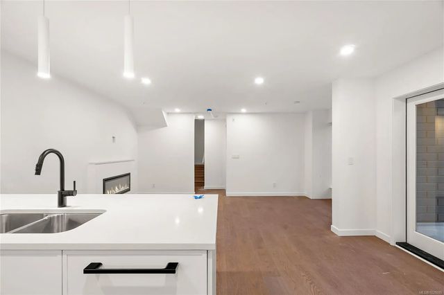 3 of 34 - 1102 Esquimalt Rd Th2, Esquimalt, BC
