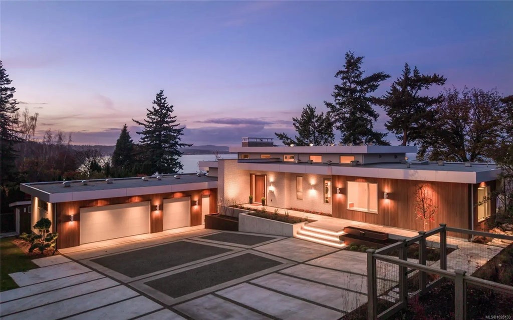 4570 Bissenden Pl, Saanich