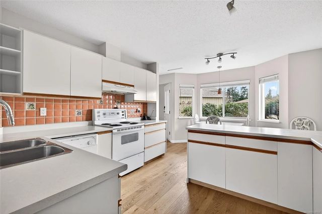 2 of 32 - 130 Corbett Rd 8, Salt Spring, BC