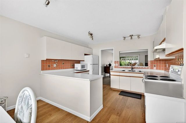 4 of 32 - 130 Corbett Rd 8, Salt Spring, BC