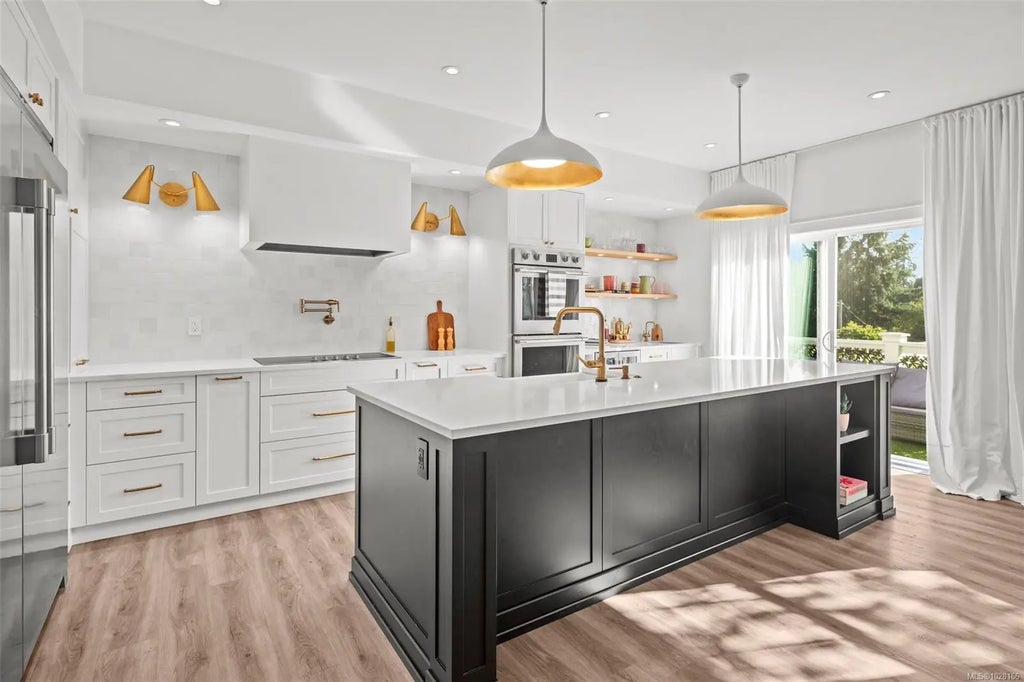 4583 Wilkinson Rd 4, Saanich