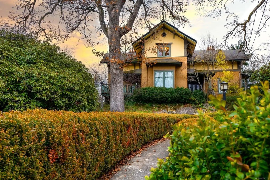 601 Su'it St, Victoria