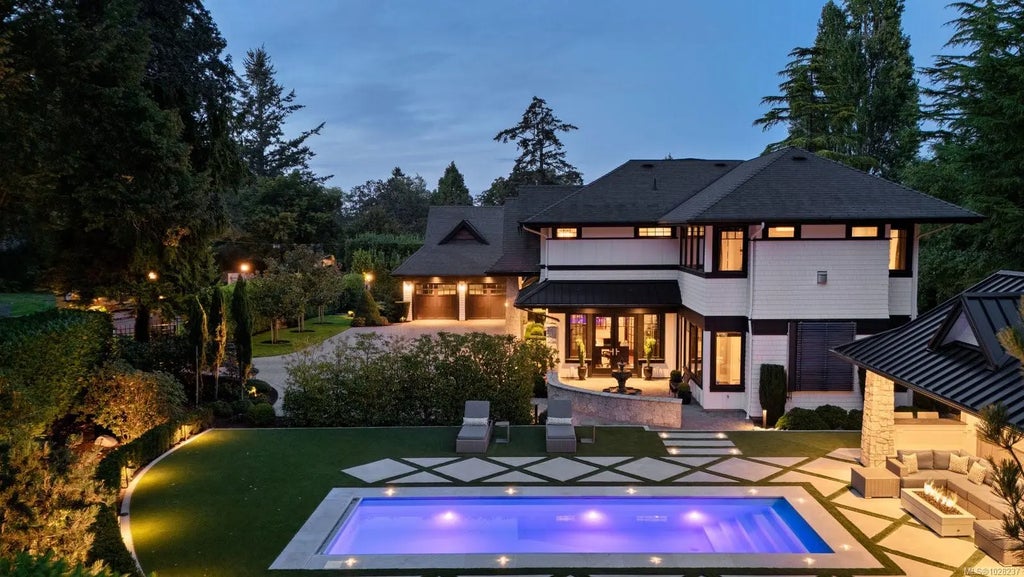 3375 Ripon Rd, Oak Bay