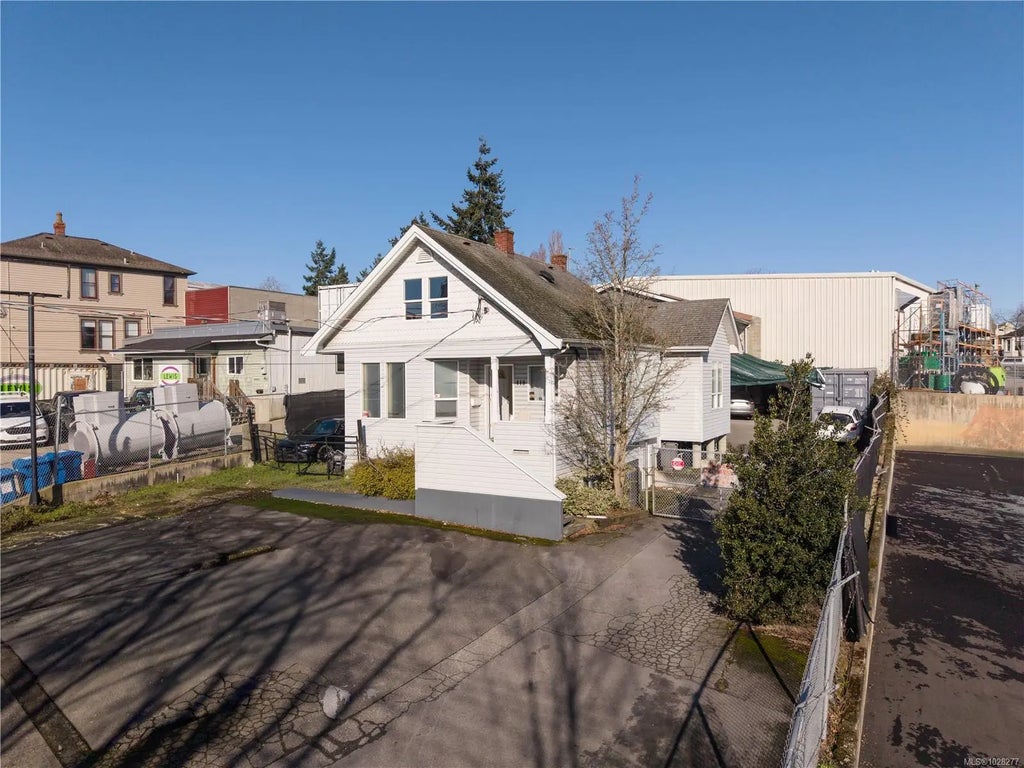 418 Alpha Terr, Victoria