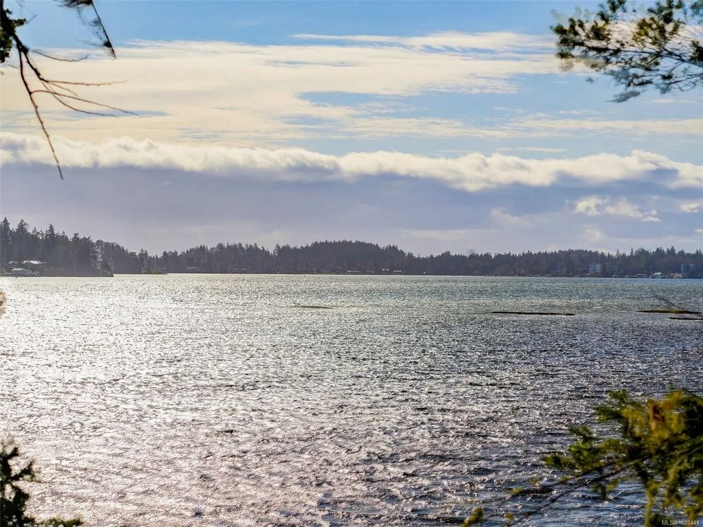 2042 Glenidle Rd, Sooke