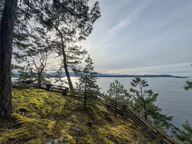 2 of 49 - 811 Canso Rd, Gabriola Island, BC