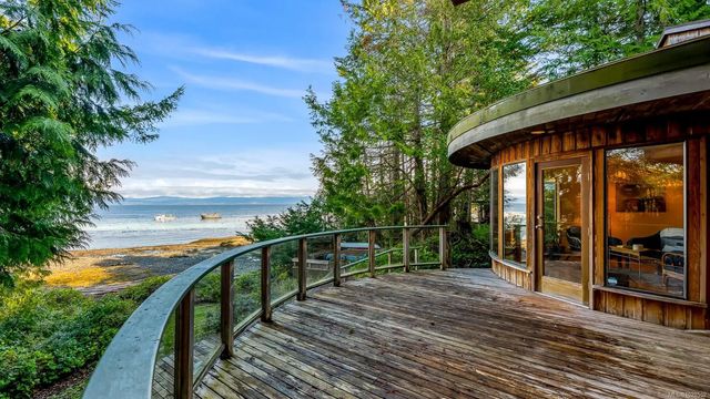 2 of 48 - 2450 Clamshell Pl, Hornby Island, BC