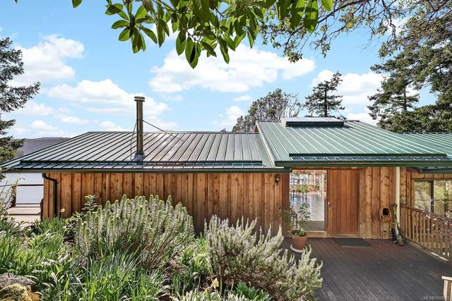 2 of 43 - 300 Old Scott Rd, Salt Spring, BC