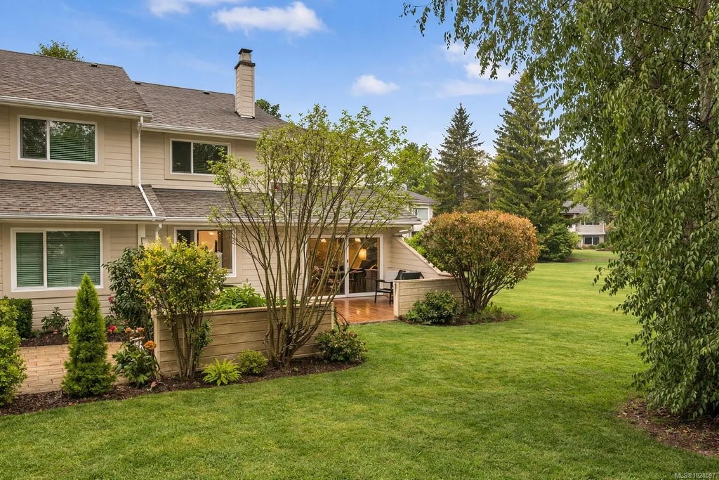 1287 Verdier Ave 17, Central Saanich