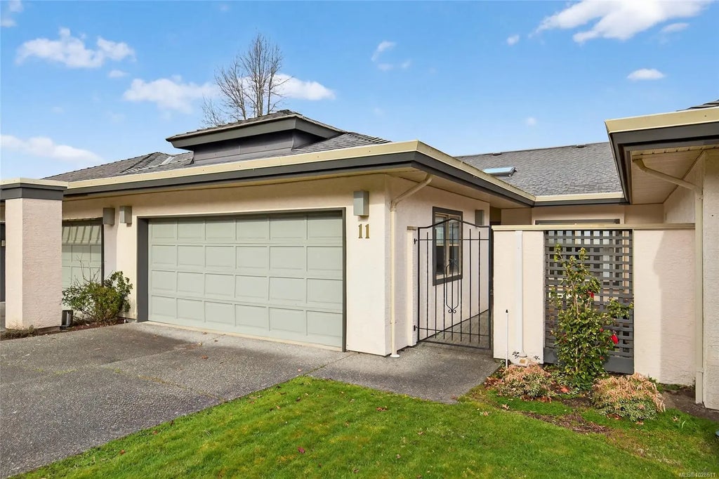 4360 Emily Carr Dr 11, Saanich