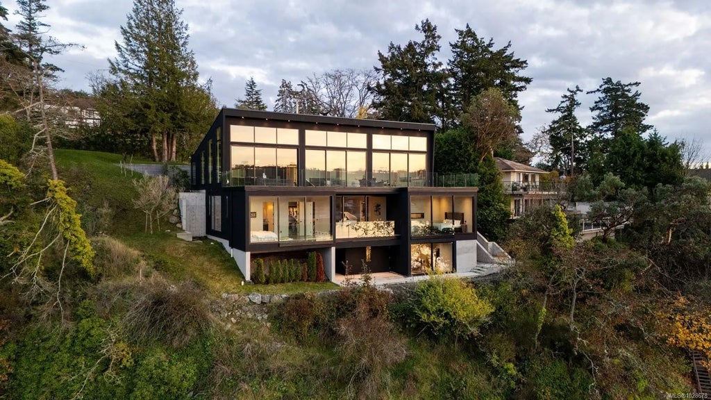 2701 Sea View Rd, Saanich