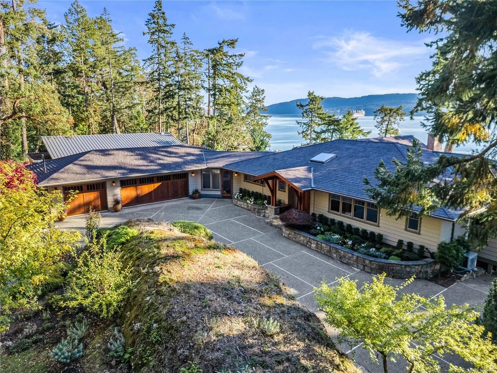 220 Scott Point Dr, Salt Spring