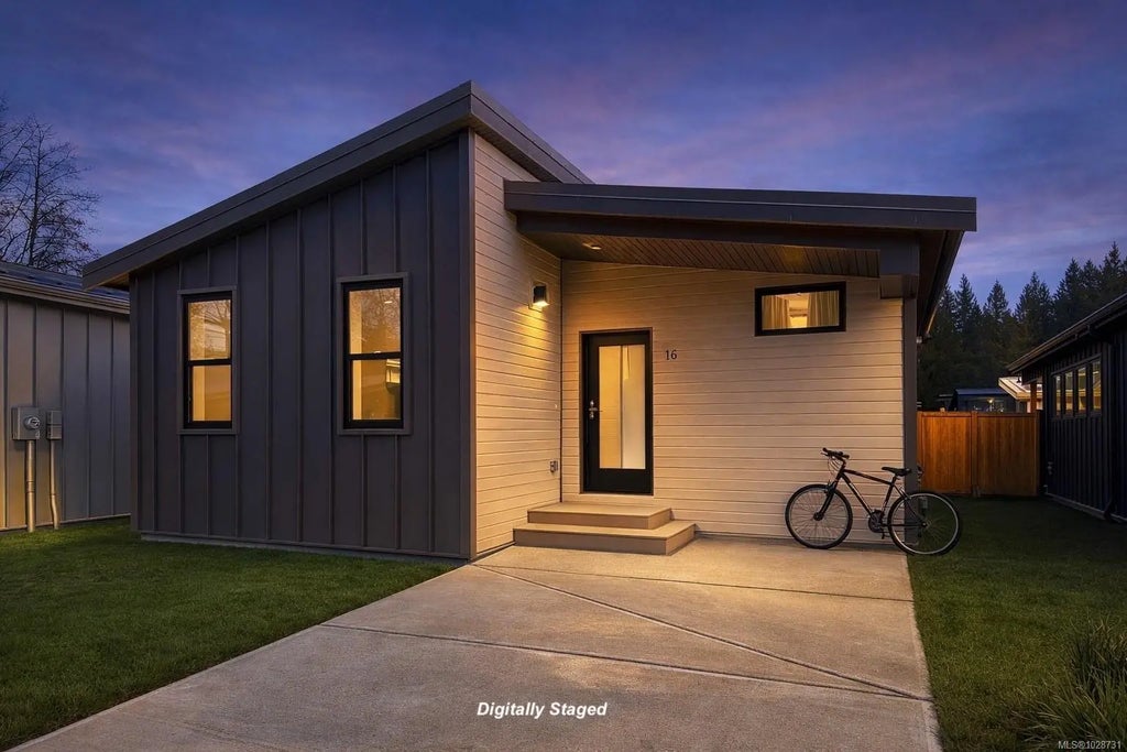 3025 Royston Rd 16, Cumberland