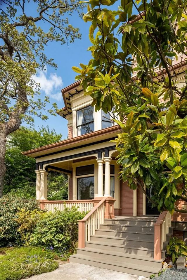5 of 58 - 1270 Yates St, Victoria, BC