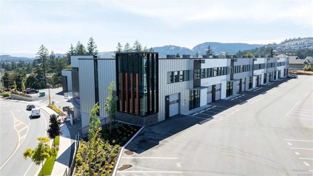 832 Mccallum Rd 223, Langford