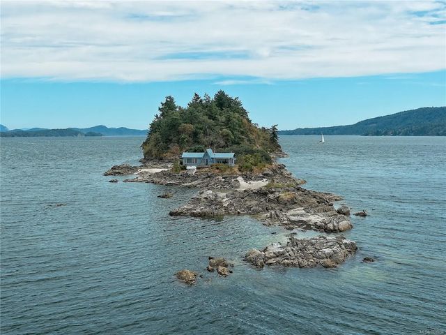 2 of 34 - Lot A Twilight Island, Salt Spring, BC