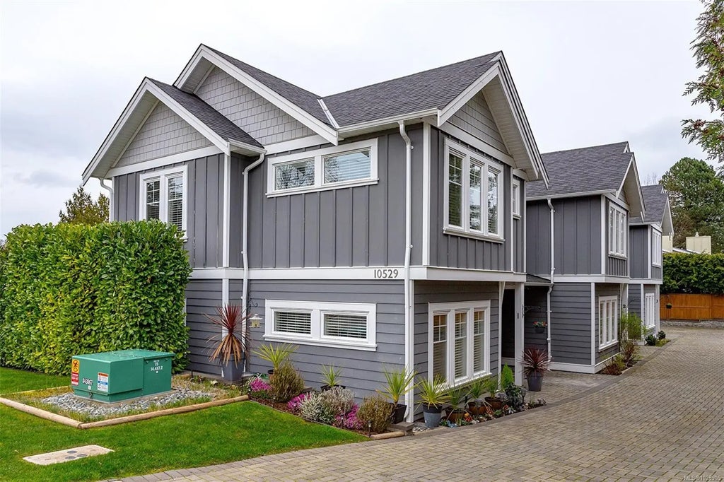 10529 Mcdonald Park Rd 1, Sidney