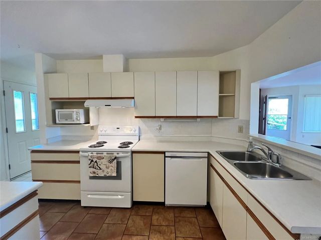 4 of 17 - 130 Corbett Rd 3, Salt Spring, BC