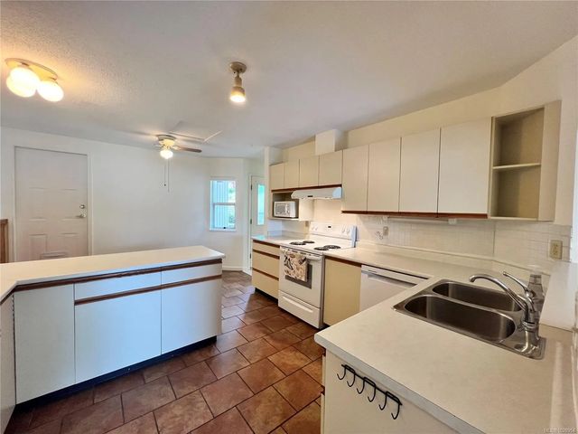 5 of 17 - 130 Corbett Rd 3, Salt Spring, BC