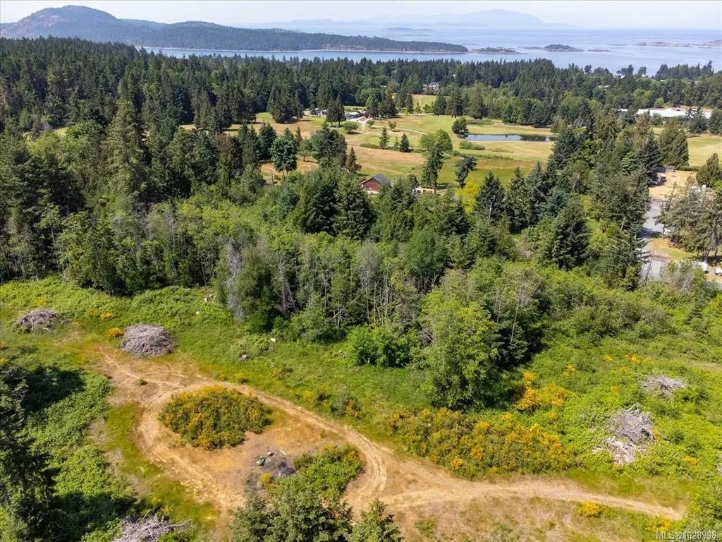 7555 Fernmar Rd, Lantzville