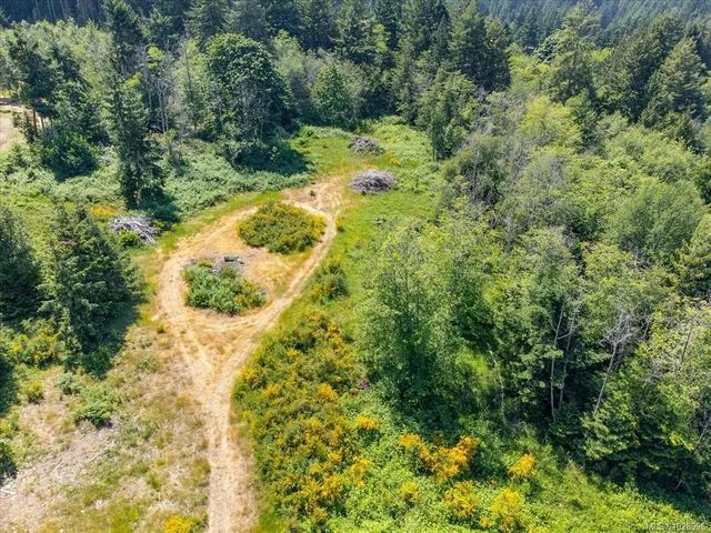 2 of 16 - 7555 Fernmar Rd, Lantzville, BC
