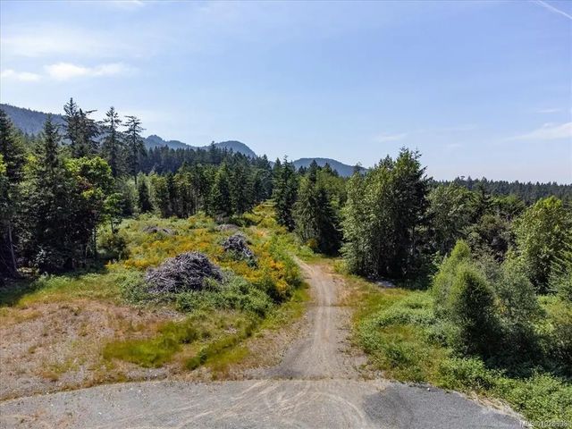 3 of 16 - 7555 Fernmar Rd, Lantzville, BC
