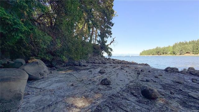4 of 18 - 10 Decourcy Dr, Gabriola Island, BC