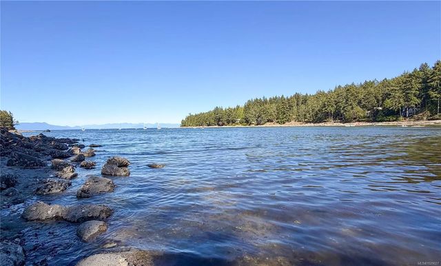5 of 18 - 10 Decourcy Dr, Gabriola Island, BC