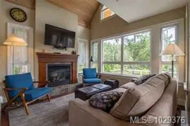 3 of 20 - 2315 Mackinnon Rd 15b, Pender Island, BC