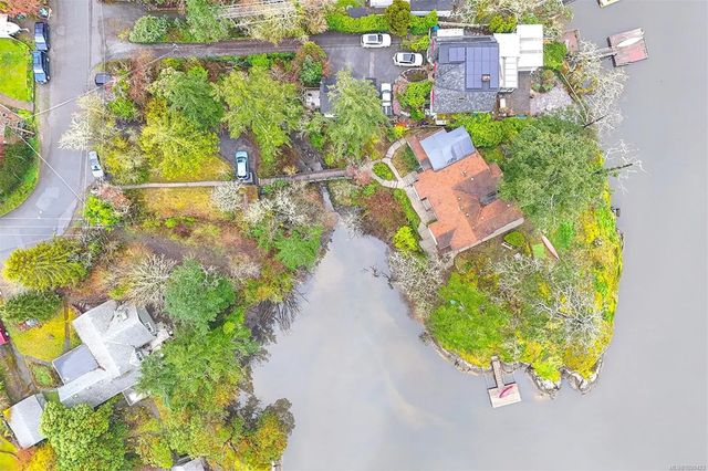 2 of 71 - 2898 Glenwood Ave, Saanich, BC