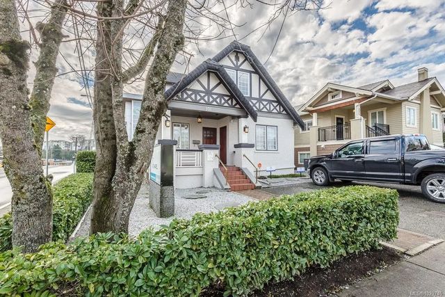 2 of 30 - 301 Franklyn St, Nanaimo, BC