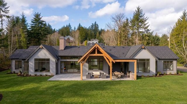 2 of 7 - 2839 Oceanside Lane, Mill Bay, BC
