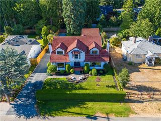 158 Crescent Rd E, Qualicum Beach