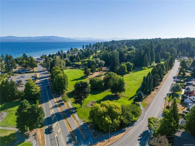 2 of 24 - 158 Crescent Rd E, Qualicum Beach, BC